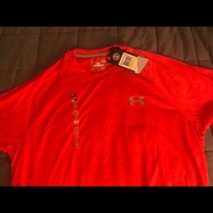 Men’s under armour tee